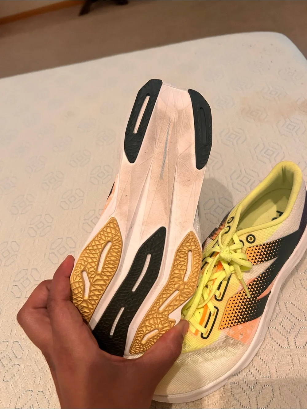 New balance fuel cell running sneaker